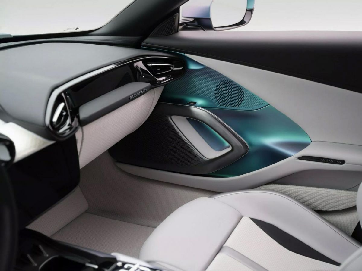 Ferrari 12Cilindri με χρώμα «χαμαιλέοντα» & καμπίνα με τρίχες αλόγου 